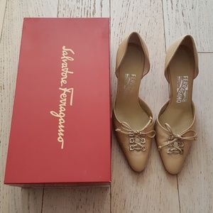 Salvatore Ferragamo beige heels. Size 6B